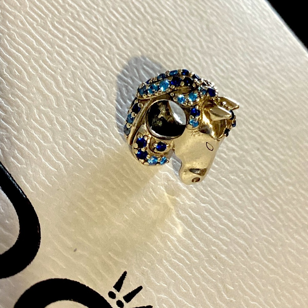 Pandora Frozen charm